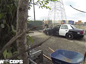 penetrate the Cops - mischievous cop rockets all over trunk